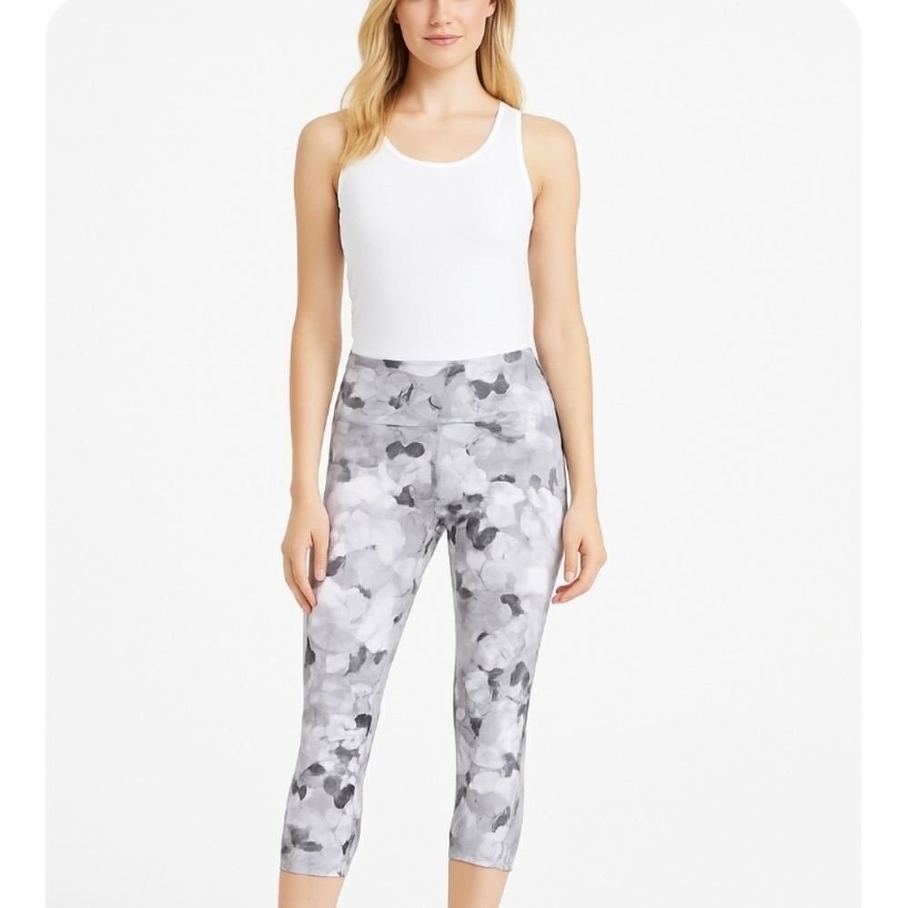 Apana Floral Gray Yoga Athletic Workout Capri Leggings - Size XS